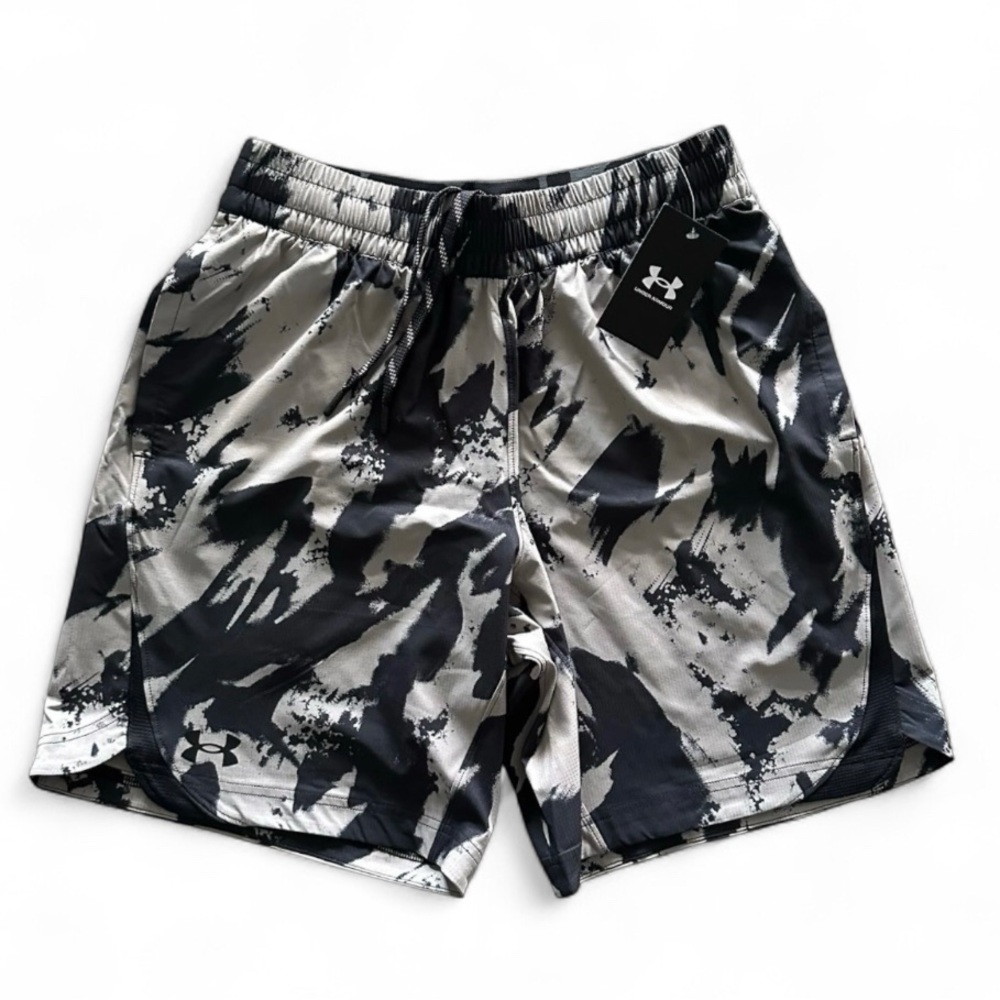 Under Armour Men's UA Elevated Woven Printed Shorts 1382109-294
Black Camo